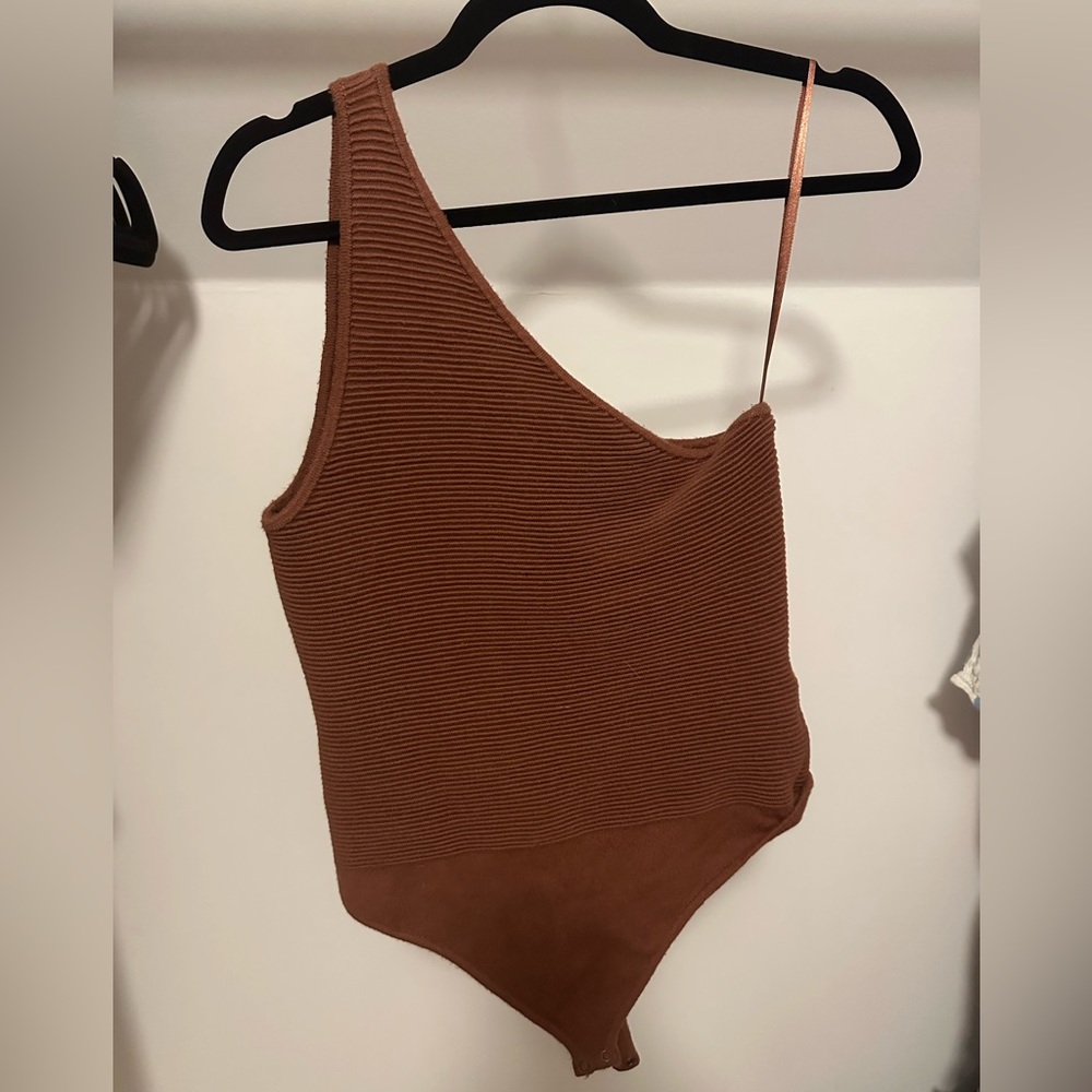 One shoulder ribbed bodysuit